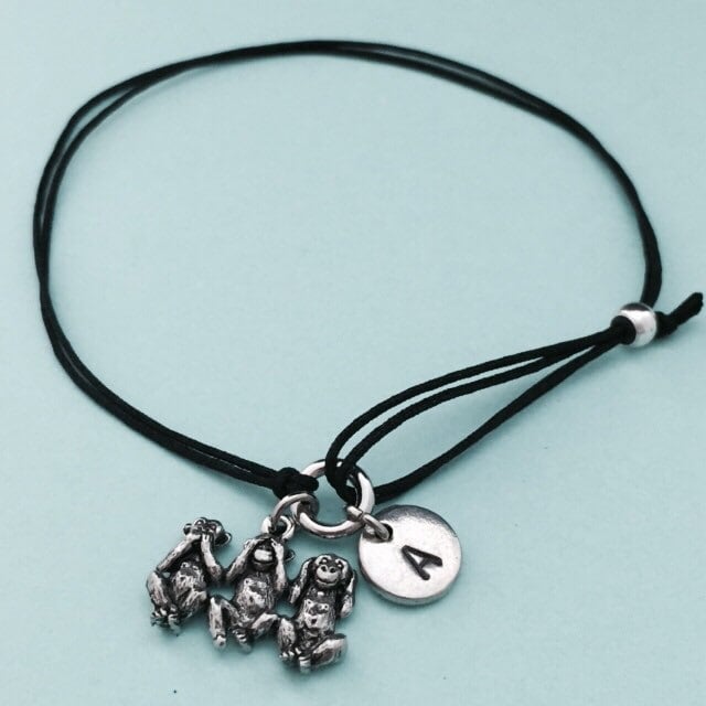 Drei Affen Schnur Armband, Drei Bettelarmband, Verstellbare Personalisierte Initial, Monogramm von Toodaughters