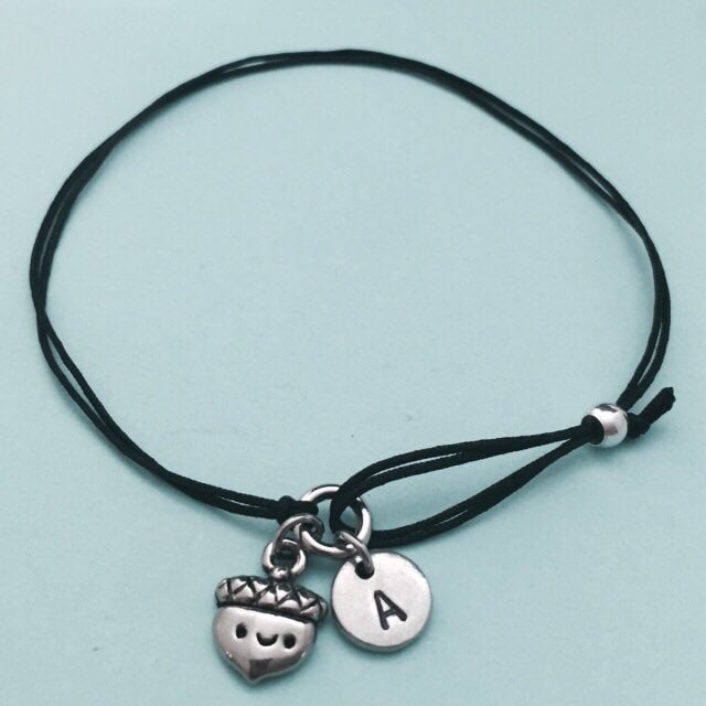 Eichel Schnur Armband, Bettelarmband Eichel, Verstellbare Bettelarmband, Personalisierte Initial, Monogramm von Toodaughters