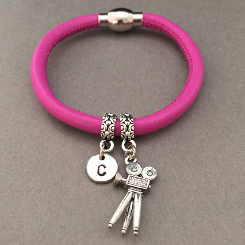Film Kamera Lederarmband, Charm Armband, Leder Personalisierte Erste Monogramm von Toodaughters