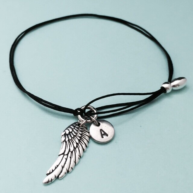 Flügel Schnur Armband, Bettelarmband Flügel, Verstellbare Bettelarmband, Personalisierte Erste Monogramm von Toodaughters