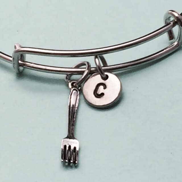 Gabel Armreif, Bettelarmband, Erweiterbarer Personalisiertes Armband, Anfangsarmband, Monogramm von Toodaughters