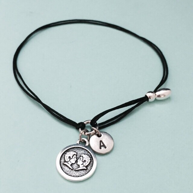 Gemini Schnur Armband, Bettelarmband Gemini, Verstellbare Bettelarmband, Personalisierte Erste Monogramm von Toodaughters