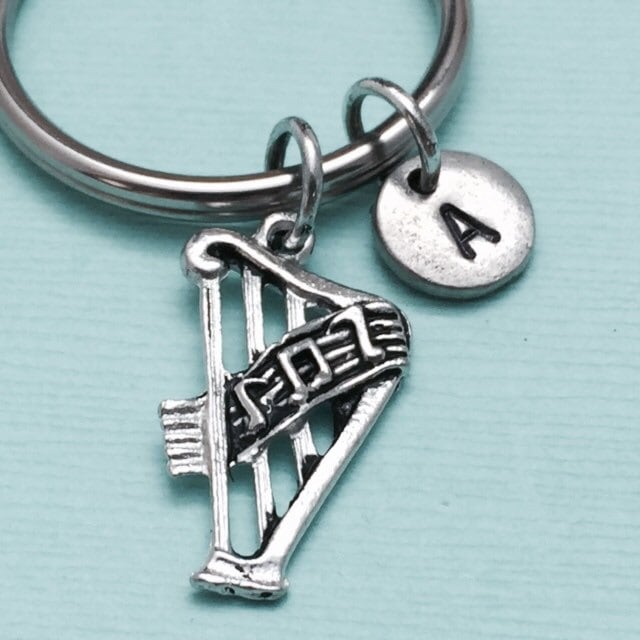 Harfe, Harfe Charme, Musik Keychain, Schlüsselbund, Personalisierte Schlüsselanhänger, Schlüsselbund Erste, Ursprüngliche Angepasst, Monogram von Toodaughters
