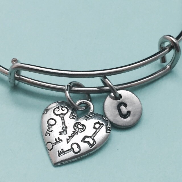 Herz Armreif, Bettelarmband, Erweiterbare Charm Personalisierte Armband, Erste Monogramm von Toodaughters