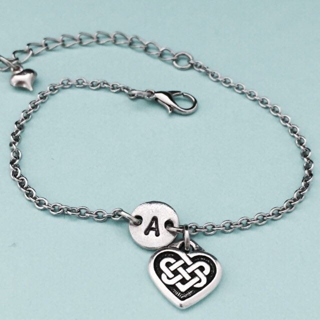 Herz Charm Armband, Charm, Verstellbare Personalisiertes Anfängliche Monogramm, Liebe Charme von Toodaughters