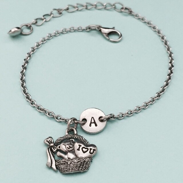 Im Korb Charm Armband Tragen, Tragen in Charme, Verstellbare Armband, Tier, Personalisierte Initial, Monogramm von Toodaughters