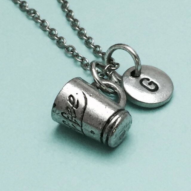 Kaffee-Haferl Halskette, Kaffee Becher Charme, Getränk Personalisierte Collier, Anfängliche Ursprünglichen Monogramm von Toodaughters