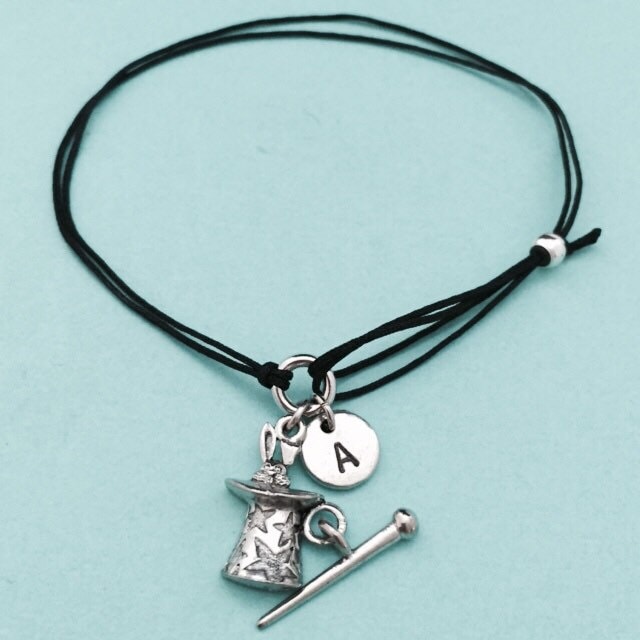 Kaninchen Im Hut Schnur Armband, Bettelarmband, Verstellbare Personalisierte, Initial, Monogramm von Toodaughters