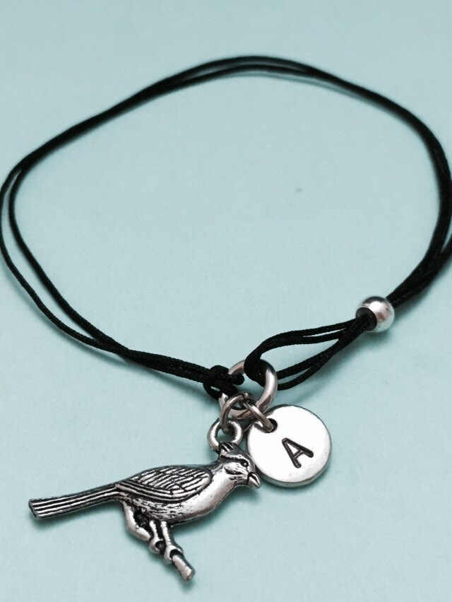 Kardinale Schnur Armband, Kardinal Bettelarmband, Verstellbare Anfängliche Monogramm, Personalisiertes Armband von Toodaughters