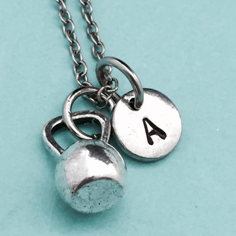 Kettlebell-Halskette, Kettlebell Charme, Gewicht Halskette, Personalisierte Erste Kette, Monogramm von Toodaughters