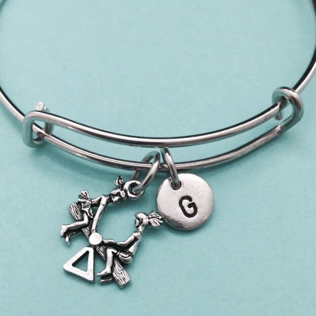 Kinder Auf Der Wippe Armreif, Bettelarmband, Erweiterbare Charm Personalisierte Armband, Erste Armband Monogramm von Toodaughters