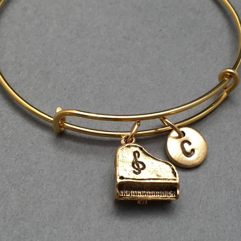 Klavier Armreif, Bettelarmband, Erweiterbare Charm Armband, Personalisierte Anfängliche Monogramm, Instrument Armband von Toodaughters