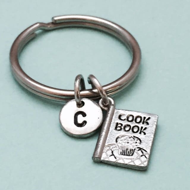 Kochen Sie Buch Schlüsselbund, Koch Charme, Personalisierte Schlüsselanhänger, Anfängliche Monogramm Kochen Sie Buch Schlüsselbund, Koch Charme, Personalisierte Schlüsselanhänger, Anfängliche Monogramm von Toodaughters