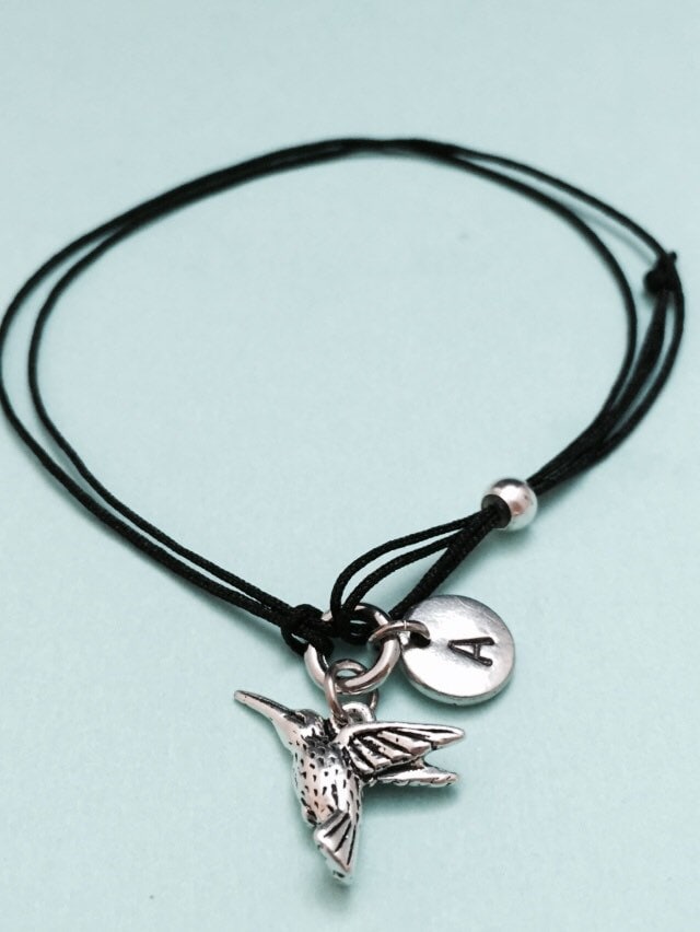 Kolibri-Kordel-Armband, Kolibri Bettelarmband, Verstellbare Armband, Anfängliche Monogram, Personalisieren Armband von Toodaughters
