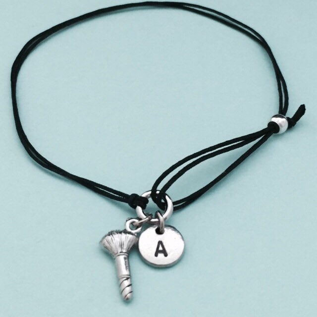 Kosmetik Pinsel Schnur Armband, Bettelarmband Pinsel, Verstellbare Bettelarmband, Personalisierte Initial, Monogramm von Toodaughters