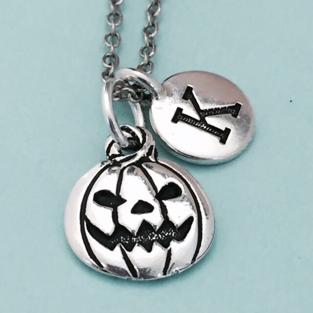 Kürbis Halskette Charme, Halloween-Halskette, Personalisierte Halskette, Anfängliche Ursprünglichen Monogramm von Toodaughters