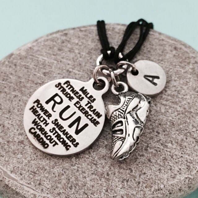 Läufer Schnur Armband, Bettelarmband Läufer, Verstellbare Bettelarmband, Personalisierte Erste Monogramm von Toodaughters