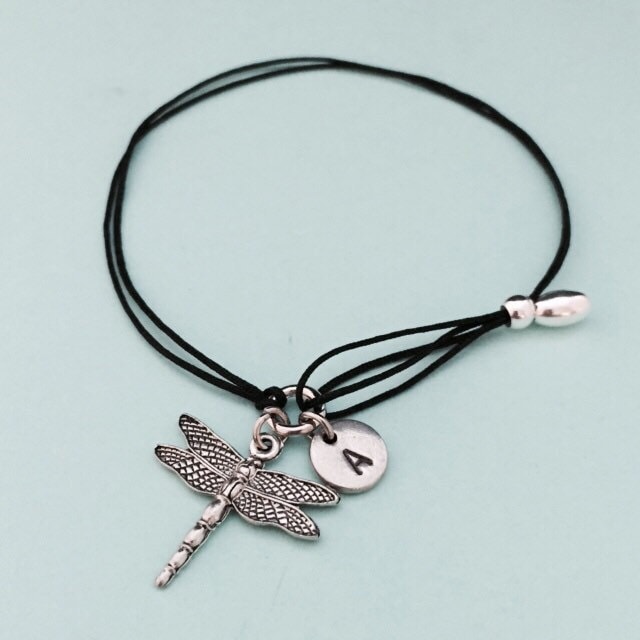Libelle Schnur Armband, Bettelarmband Libelle, Verstellbare Bettelarmband, Personalisierte Erste Monogramm von Toodaughters