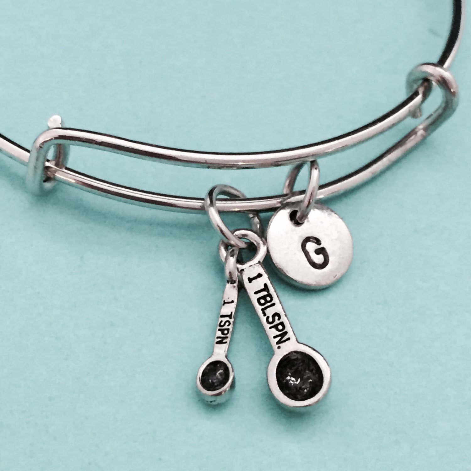 Löffel Armreif Messen, Messen, Bettelarmband, Erweiterbare Armreif, Personalisierte Armband, Erste Monogramm von Toodaughters