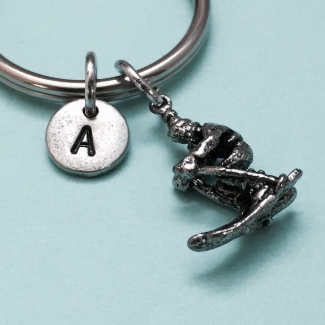 Man Skifahren Mann Ski Charme, Sport Schlüsselbund, Personalisierte Schlüsselanhänger, Anfängliche Ursprünglichen Angepasst, Monogramm Man Skifahren Mann Ski Charme, Sport Schlüsselbund, Personalisierte Schlüsselanhänger, Anfängliche Ursprünglichen Angepasst, Monogramm von Toodaughters