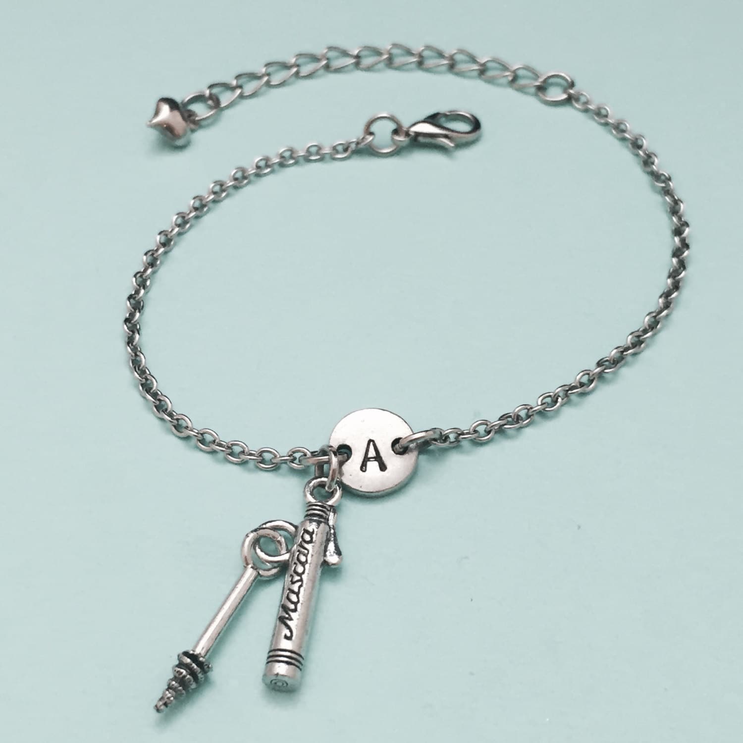 Mascara Wimperntusche Charme, Bettelarmband, Make-Up, Personalisierte Armband, Initial, Monogramm, Verstellbare Armband Mascara Wimperntusche Charme, Bettelarmband, Make-Up, Personalisierte Armband, Initial, Monogramm, Verstellbare Armband von Toodaughters