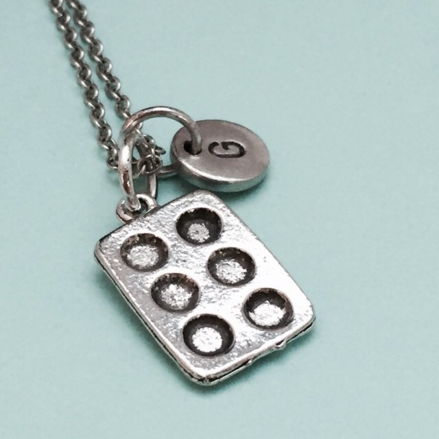 Muffin Pan Halskette, Cupcake Pfanne Personalisierte Collier, Erste Kette, Monogramm, Charme Kochen von Toodaughters