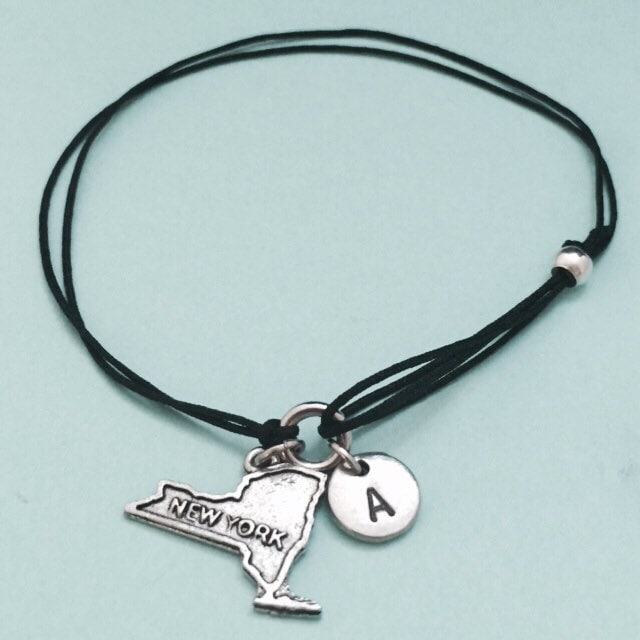 New York Schnur Armband, Bettelarmband, Verstellbare Personalisierte Initial, Monogramm von Toodaughters
