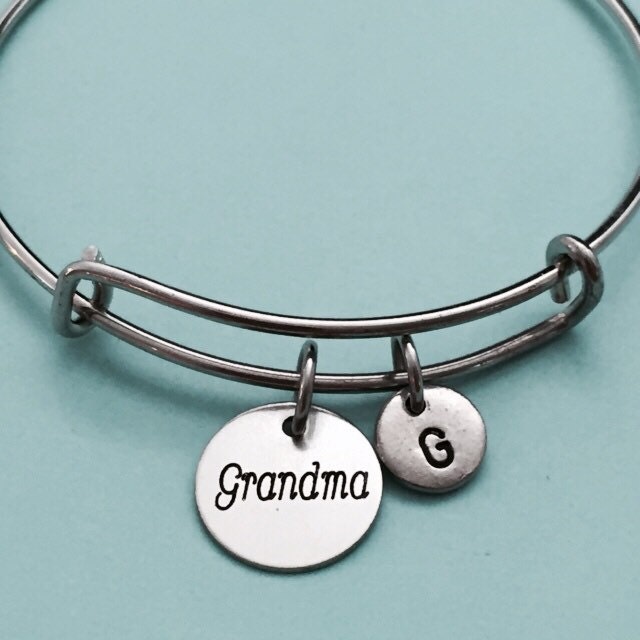 Oma Armreif, Bettelarmband, Charm Personalisierte Armband, Initial, Monogramm Erweiterbar Armreif von Toodaughters