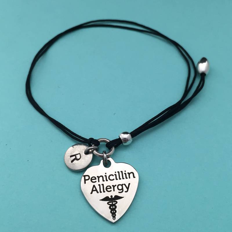 Penicillin-Allergie Armband, Penicillin-Allergie-Charm-Armband, Verstellbare Bettelarmband, Personalisiert, Initiale, Monogramm von Toodaughters