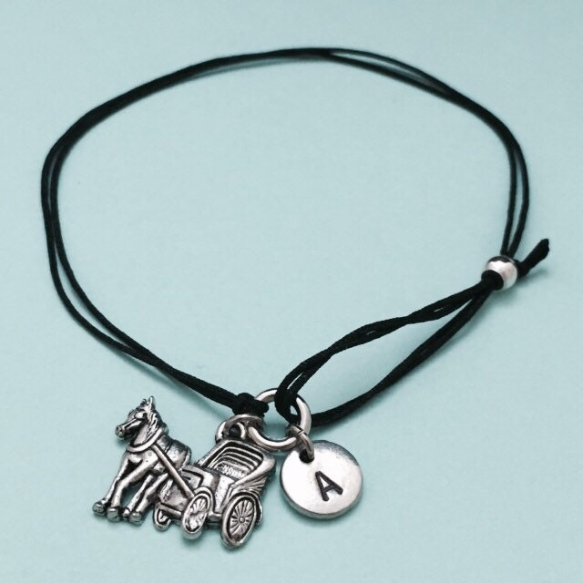 Pferdegespann Schnur Armband, Pferd Und Buggy Bettelarmband, Verstellbare Personalisierte, Initial, Monogramm von Toodaughters