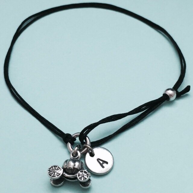 Prinzessinnenkutsche Schnur Armband, Bettelarmband Prinzessinnenkutsche, Verstellbare Bettelarmband, Personalisierte, Initial, Monogramm von Toodaughters