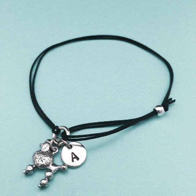 Pudel Schnur Armband, Charm Verstellbare Personalisierte Erste Monogramm von Toodaughters