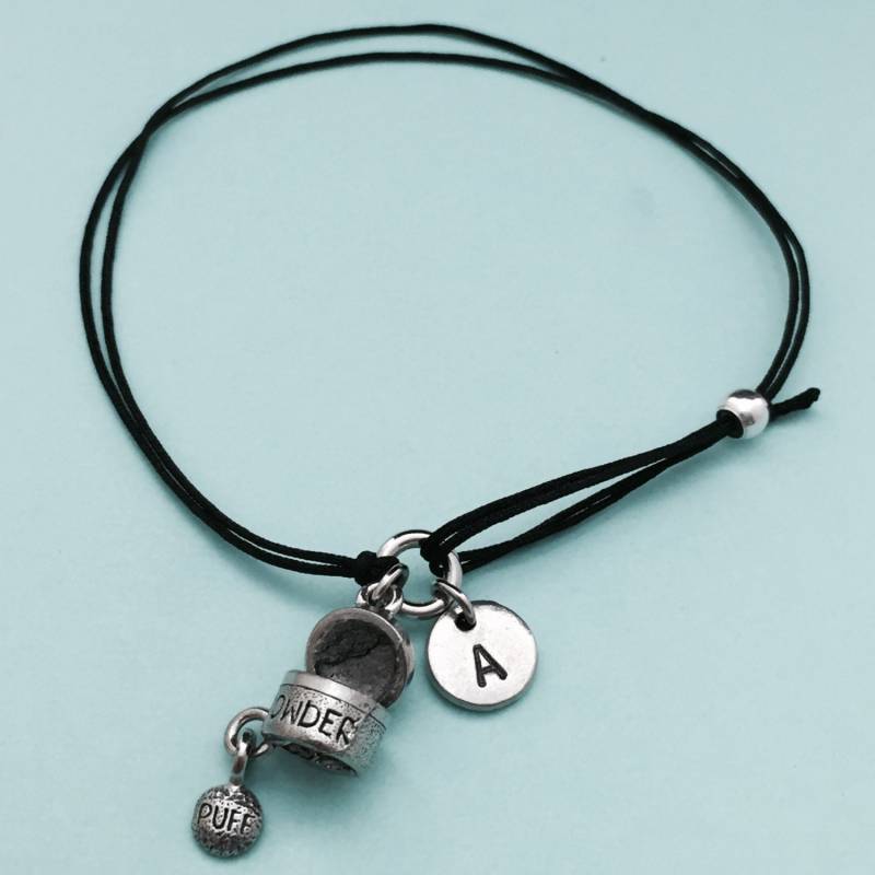 Puder Make-Up Schnur Armband, Bettelarmband Make-Up, Verstellbare Bettelarmband, Personalisierte, Initial, Monogramm von Toodaughters