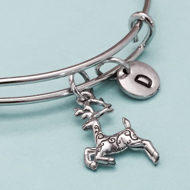 Rentier-Armreif Charm Rentier Erweiterbar Armreif, Charm Armband, Personalisiertes Anfängliche Monogramm von Toodaughters