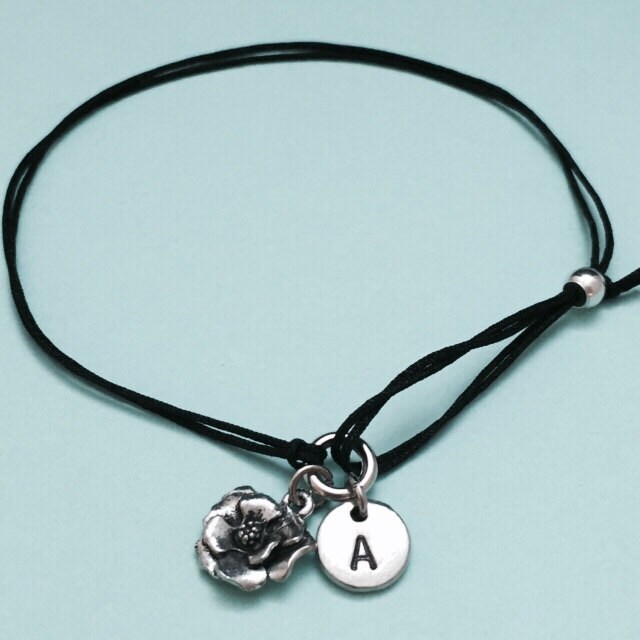 Rose Schnur Armband, Rose Charm Verstellbare Bettelarmband, Personalisierte Initial, Monogramm von Toodaughters