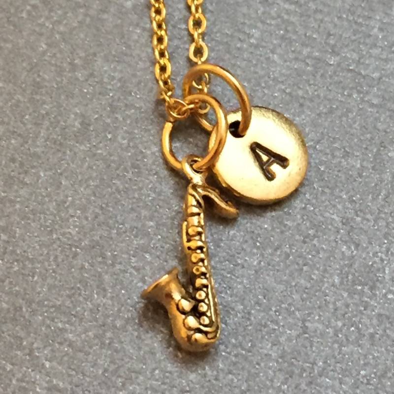 Saxofon Kette, Saxophon Charm, Musikinstrument Halskette, Personalisierte Initial Monogramm von Toodaughters