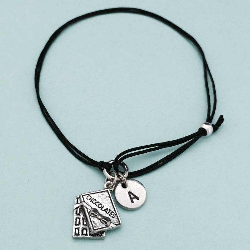 Schachtel Pralinen Schnur Armband, Bettelarmband, Verstellbare Personalisierte, Initial, Monogramm von Toodaughters