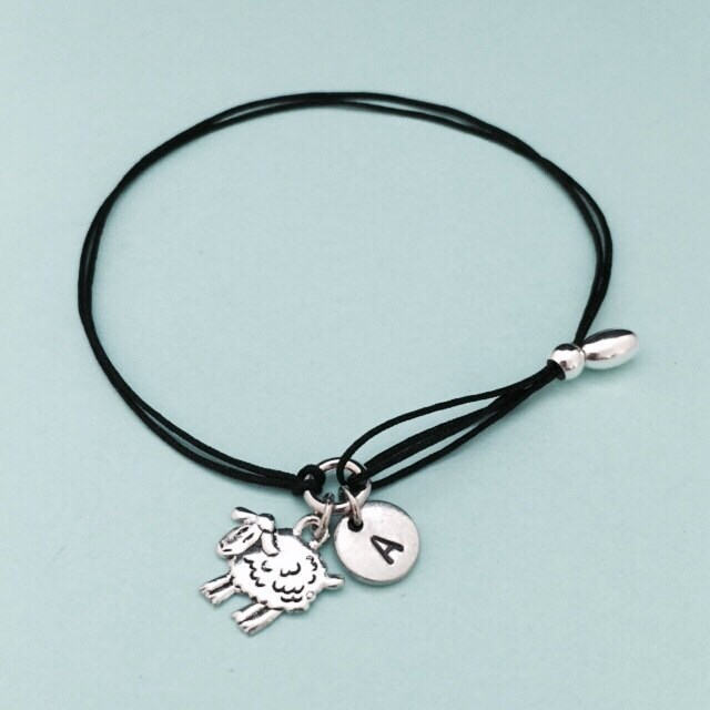 Schäfchen Armband, Verstellbares Charm Personalisiertes Initiale, Monogramm von Toodaughters