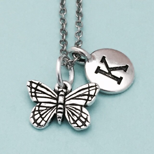 Schmetterlings Halskette Schmetterling Charm, Insekt Halskette, Personalisierte Anfängliche Ursprünglichen Charme, Monogramm von Toodaughters