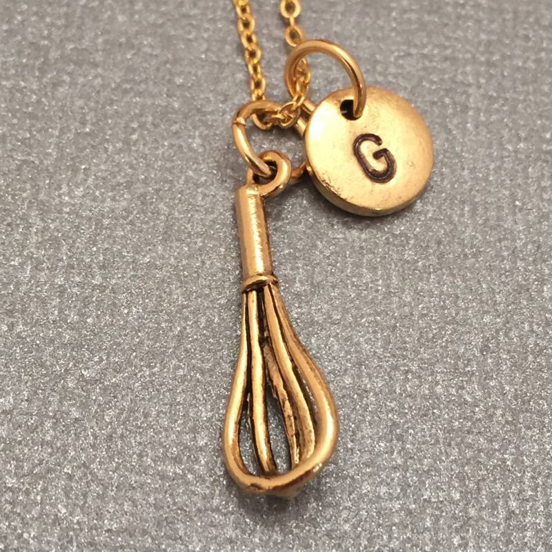 Schneebesen Sie, Halskette, Charme, Utensil Personalisierte Collier, Anfängliche Ursprünglichen Monogramm Schneebesen Sie, Halskette, Charme, Utensil Personalisierte Collier, Anfängliche Ursprünglichen Monogramm von Toodaughters