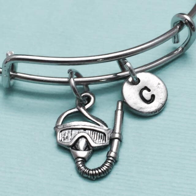 Schnorchel Maske Armreif, Schnorcheln Bettelarmband, Erweiterbare Charm Personalisierte Armband, Erste Armband Monogramm von Toodaughters