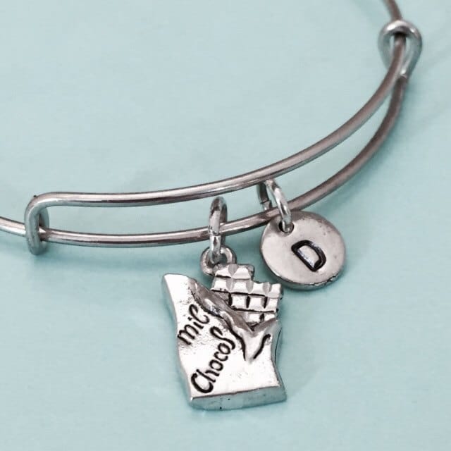 Schokoriegel Armreif, Candy-Bar-Bettelarmband, Erweiterbare Charm Personalisierte Armband, Erste Monogramm von Toodaughters