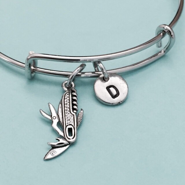 Schweizer Armee-Messer-Armreif, Armee Messer Bettelarmband, Erweiterbar Armreif, Charm Armband, Personalisiertes Anfängliche Monogramm von Toodaughters