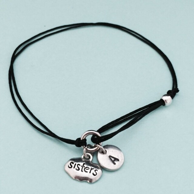 Schwestern Schnur Armband, Bettelarmband Schwestern, Verstellbare Bettelarmband, Personalisierte Erste Monogramm von Toodaughters