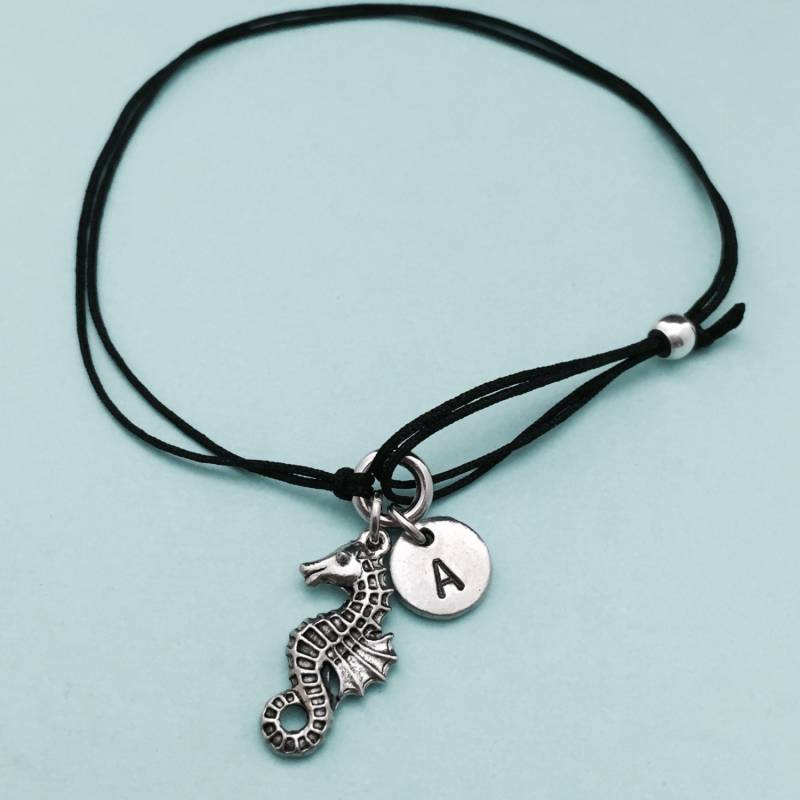 Seepferdchen Schnur Armband, Bettelarmband Seepferdchen, Verstellbare Bettelarmband, Personalisierte Initial, Monogramm von Toodaughters