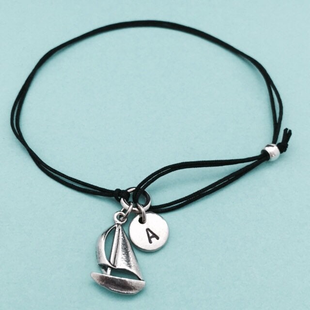 Segelboot Schnur Armband, Bettelarmband Segelboot, Verstellbare Bettelarmband, Personalisierte Erste Monogramm von Toodaughters