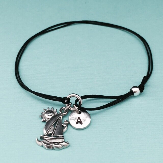 Segelboot Schnur Armband, Bettelarmband Segelboot, Verstellbare Bettelarmband, Personalisierte Initial, Monogramm von Toodaughters