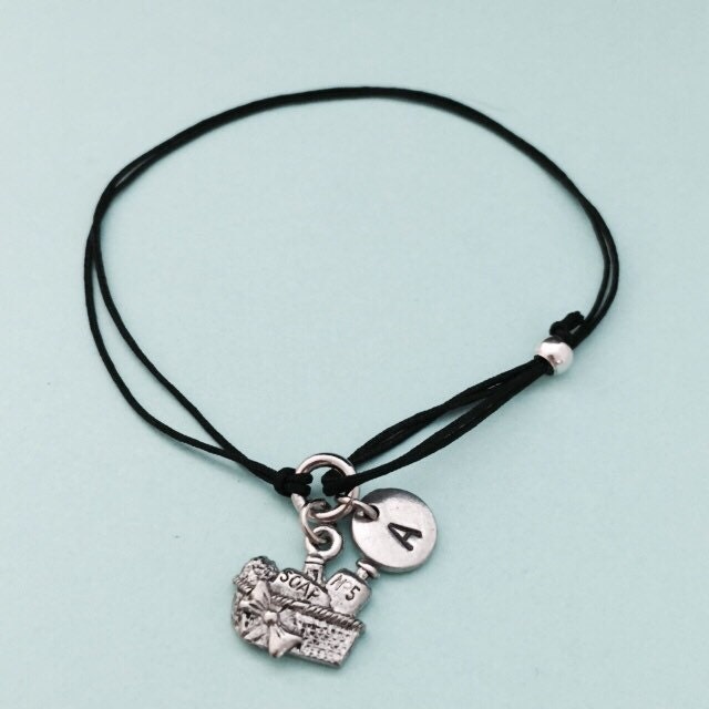 Seife Korb Schnur Armband, Bettelarmband Korb, Verstellbare Bettelarmband, Personalisierte Initial, Monogramm von Toodaughters