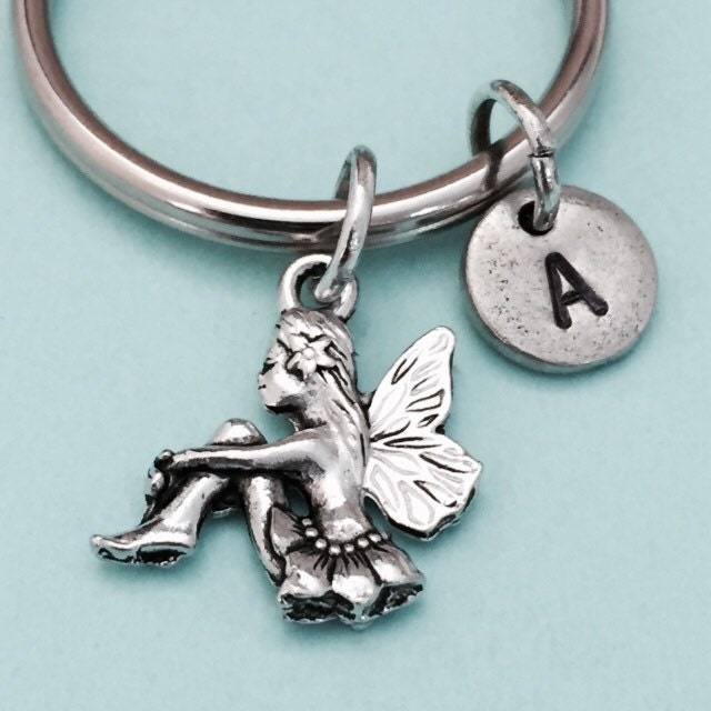 Sitzender Fee Keychain, Sitzend Märchen Charme, Pixie Schlüsselbund, Personalisierte Schlüsselanhänger, Anfängliche Ursprünglichen Angepasst von Toodaughters
