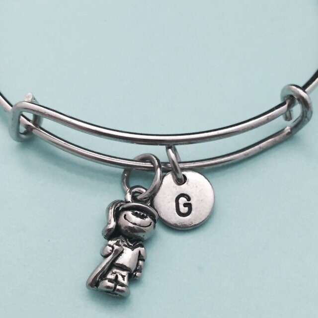 Softball Mädchen Armreif, Bettelarmband, Erweiterbare Charm Personalisierte Armband, Erste Monogramm von Toodaughters